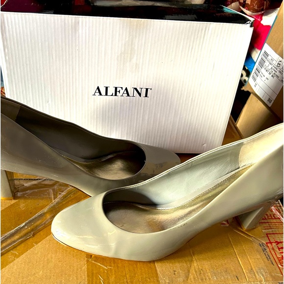 Alfanu  taupe heels like new with no box - Picture 1 of 4